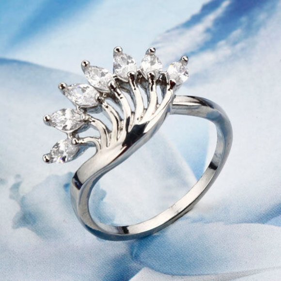 Art Deco Cocktail Ring Size 9 Vintage Cubic Zirconia Silver Rhodium Plated Crown - Picture 4 of 11